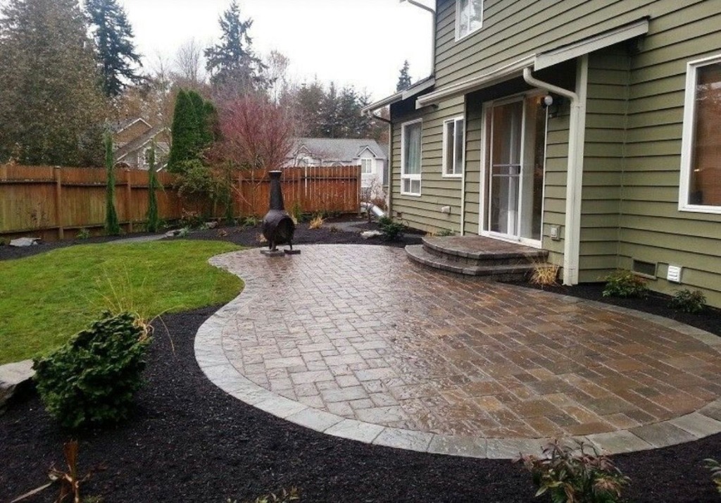 Clean restored interlock patio pavers in London Ontario after professional pressure washing and sealing by Core Exteriors