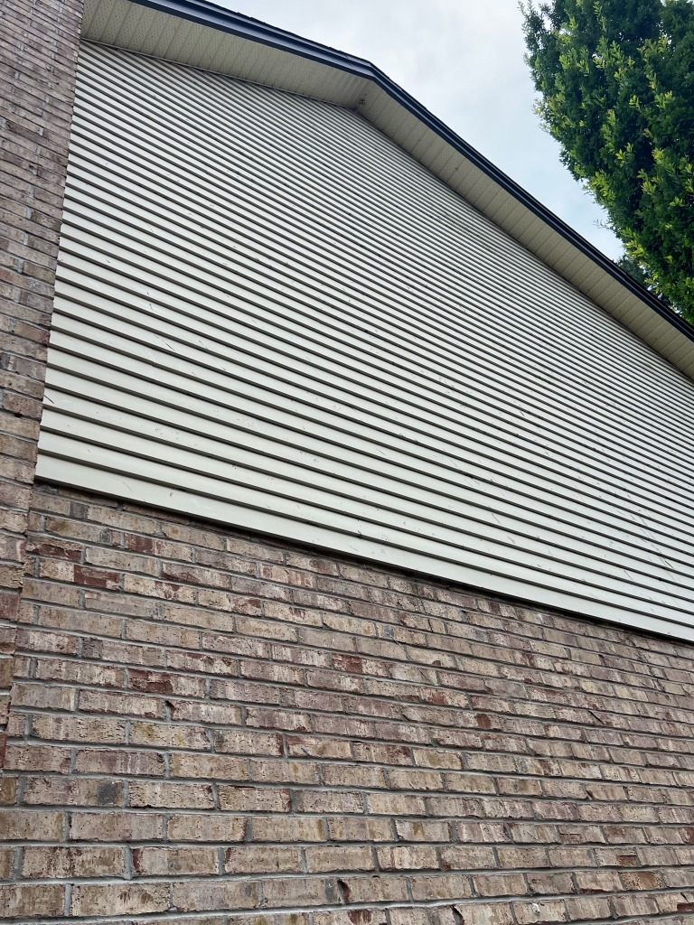 Clean vinyl siding in Hyde Park London Ontario after professional soft wash and vine removal by Core Exteriors
